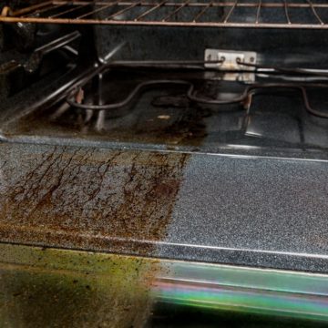 Stop putting off the inevitable: it’s time to clean your oven – 1of4 